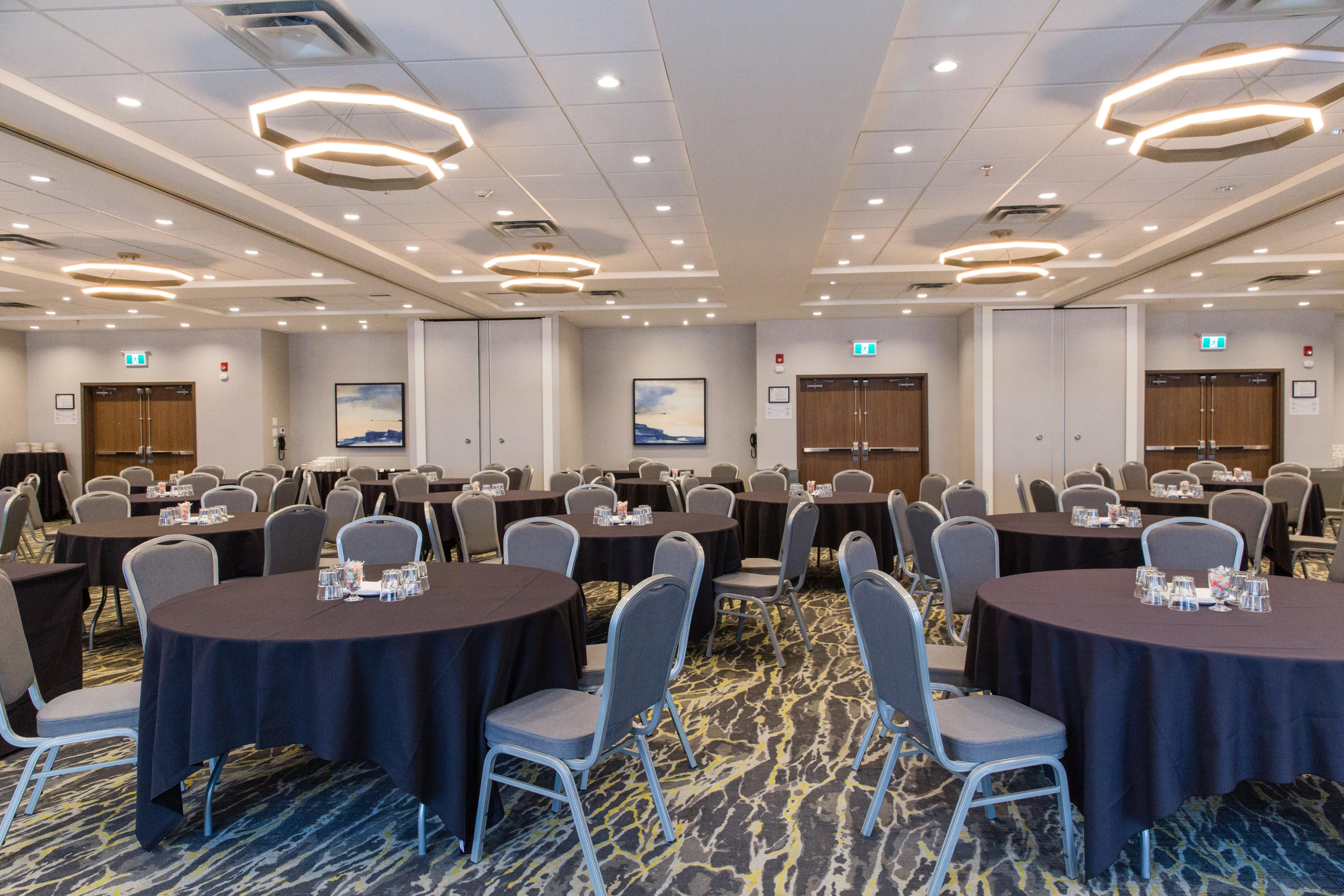 Holiday Inn Calgary South Conference Center ภายนอก รูปภาพ